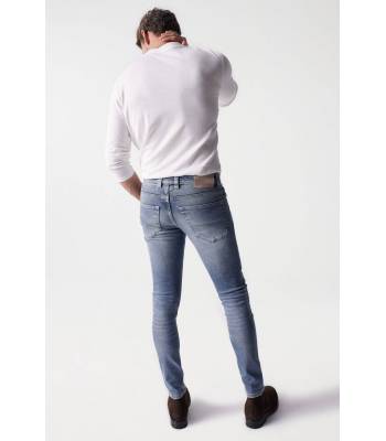 JEAN SKINNY AVEC DÉTAILS